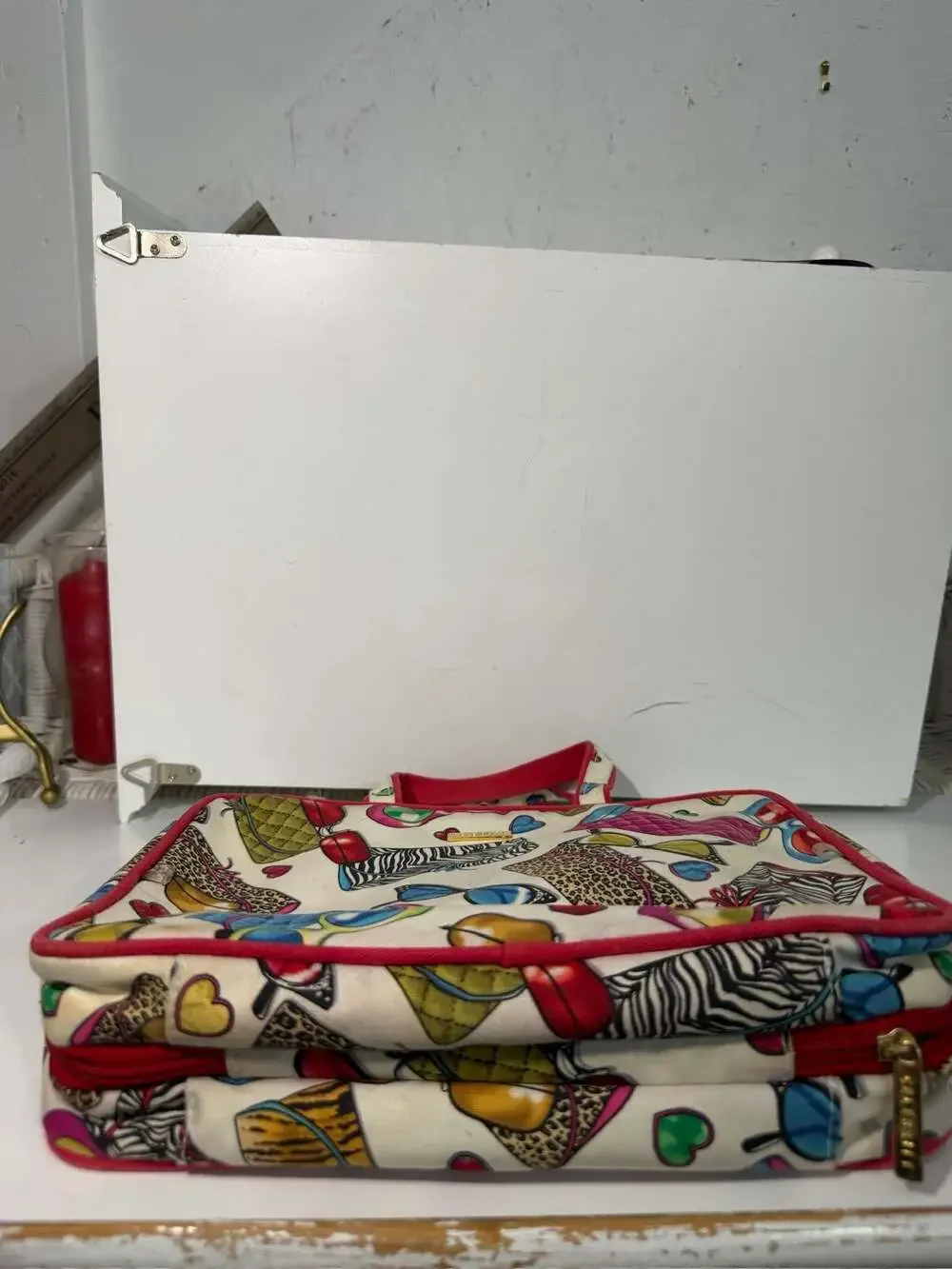 Celebrity Brand Travel Toiletry Bag with All-Over Sunglasses, Handbags Y2K